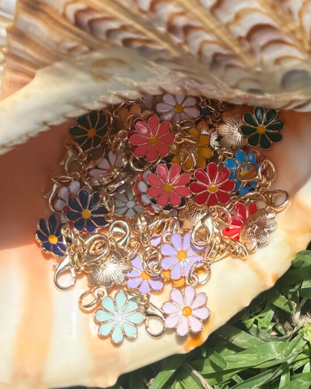 🎁 Daisy Keyring (100% off)